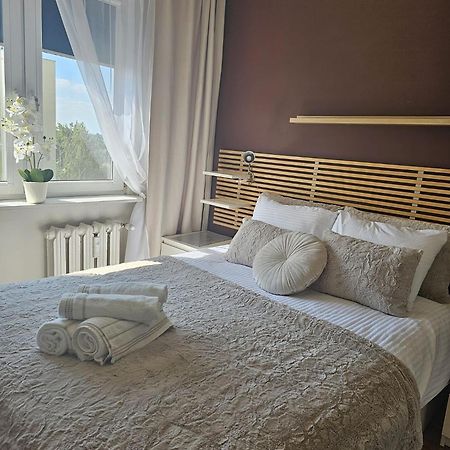 Apartment In Zyrardow 10Min To Suntago Kültér fotó